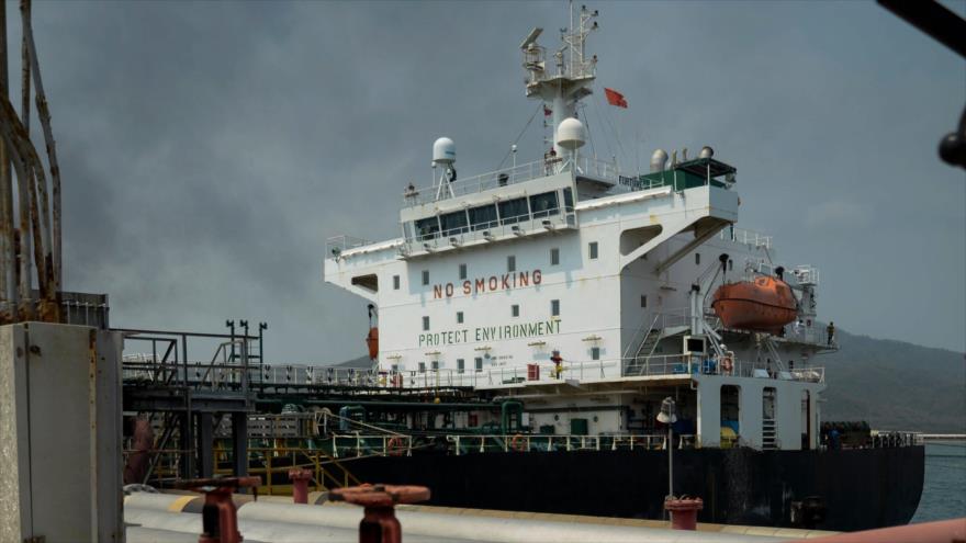 El buque cisterna iraní ‘Fortune’ atraca en la Refinería de El Palito, estado de Carabobo, Venezuela, 25 de mayo de 2020. (Foto: AFP)