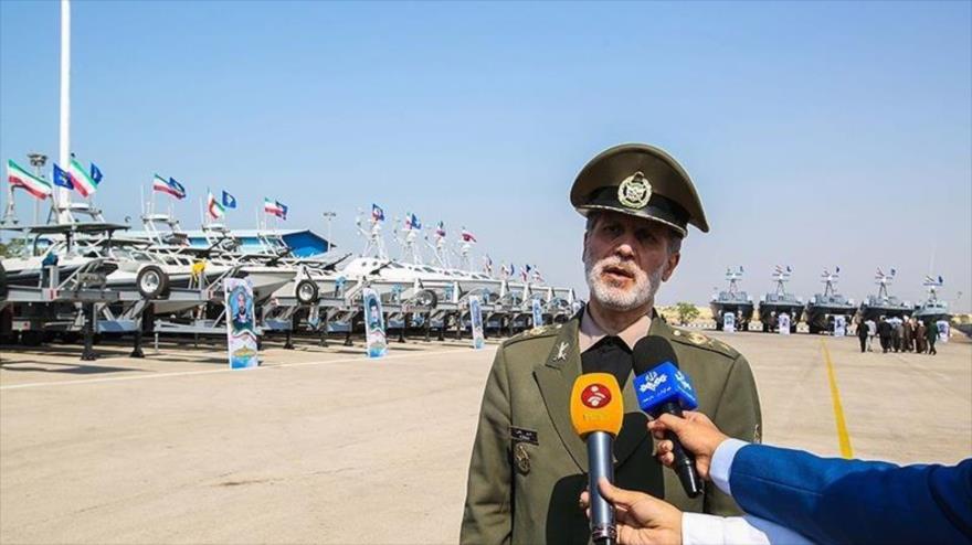 El ministro de Defensa de Irán, el general de brigada Amir Hatami, habla con periodistas desde la sureña ciudad de Bandar Abás, 28 de mayo de 2020.