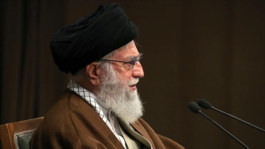 El Líder de la Revolución Islámica de Irán, el ayatolá Seyed Ali Jamenei, durante un discurso televisivo, 22 de mayo de 2020. (Foto: AFP)