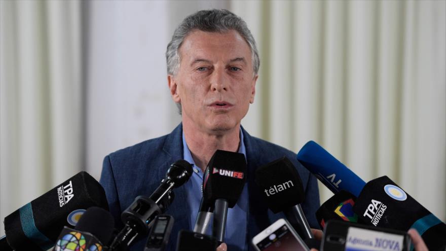 El expresidente de Argentina, Mauricio Macri, ofrece un discurso en una rueda de prensa.