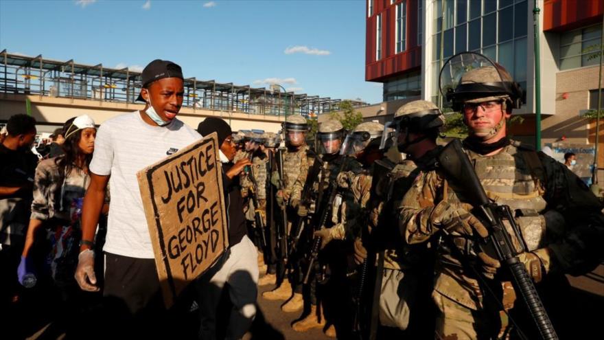 Militares estadounidenses desplegados para impedir disturbios en Mineápolis, 29 de mayo de 2020.