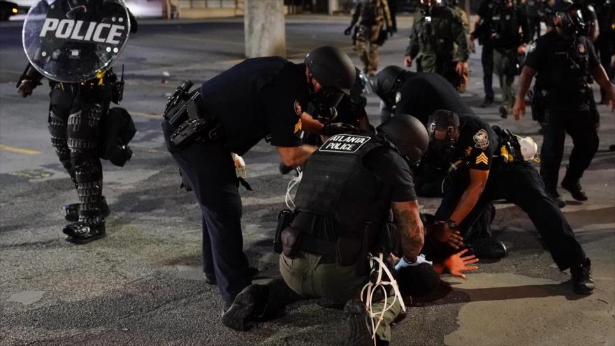 Policía de EEUU detiene a 1400 personas en protestas | HISPANTV