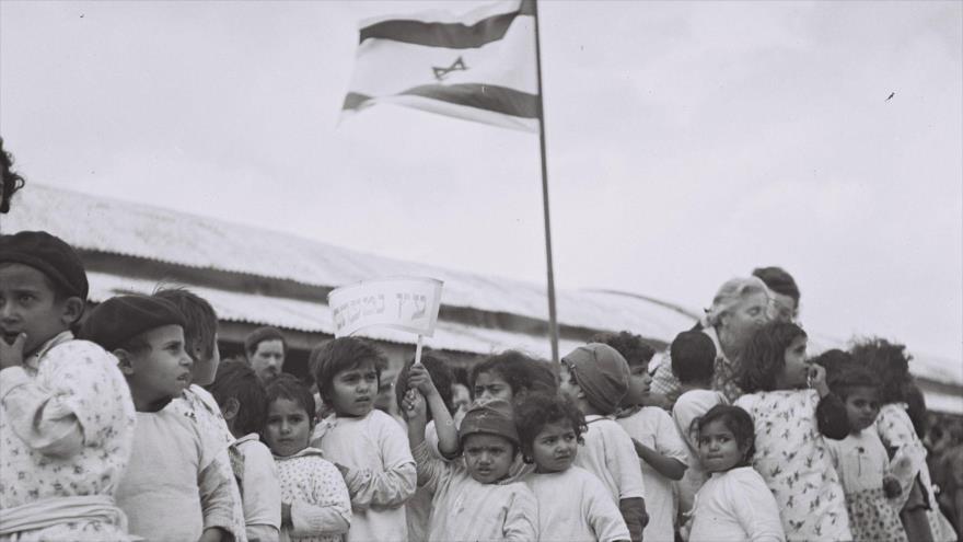 Niños yemeníes en un campamento del régimen israelí, 1950.