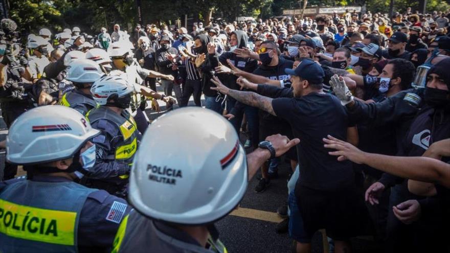 Policía de Brasil reprime con mano dura a opositores de Bolsonaro | HISPANTV