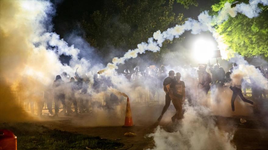 Caos y violencia policial contra manifestantes ante la Casa Blanca