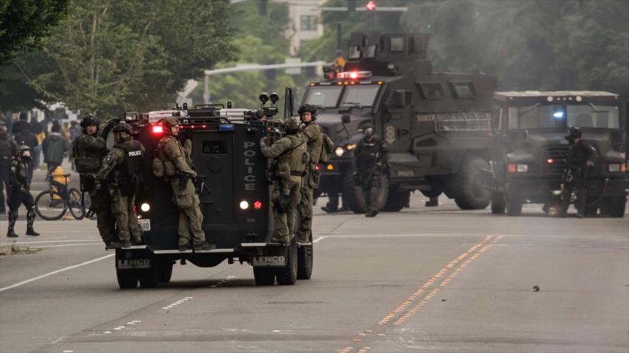 Trump amenaza con usar vehículos militares para detener protestas | HISPANTV