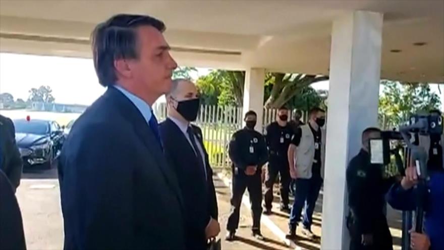 Presidente de Brasil sigue menospreciando la pandemia