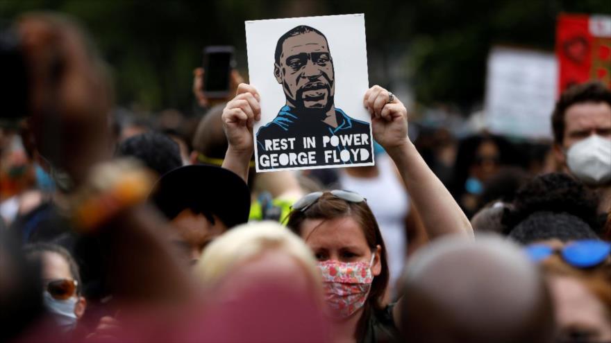 Manifestantes protestan por el asesinato de George Floyd en el distrito Brooklyn de Nueva York (EE.UU.), 4 de junio de 2020. (Foto: Reuters)