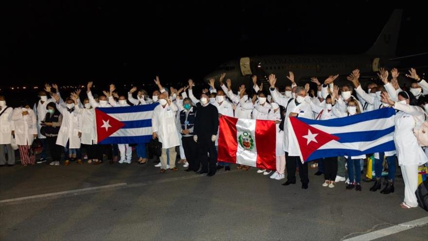 Cuba envía brigada de médicos a Perú para combatir la COVID-19