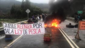 Carabineros reprimen brutalmente protesta de pescadores en Chile