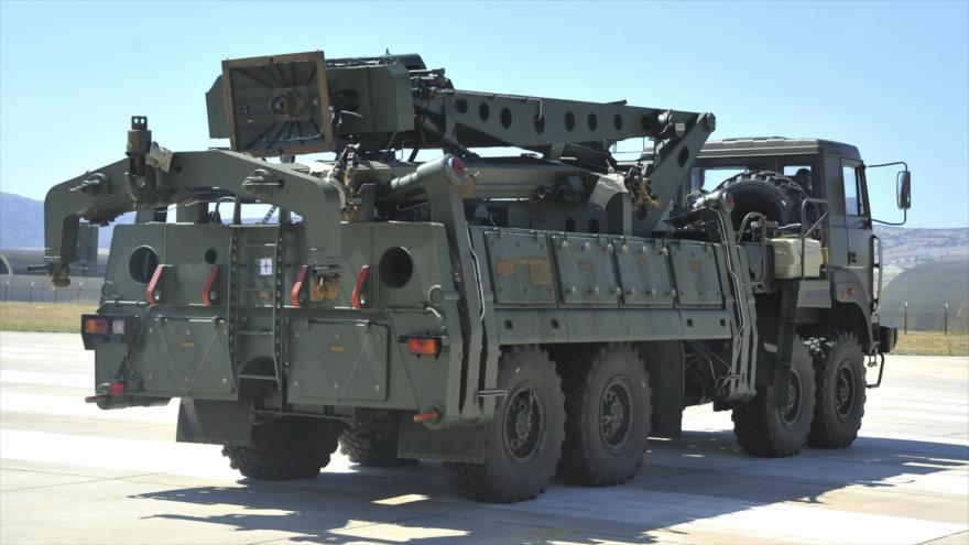 Sistema de defensa antimisiles S-400 ruso en la base aérea militar Murted, Turquía, 27 de agosto de 2019. (Foto: AFP)