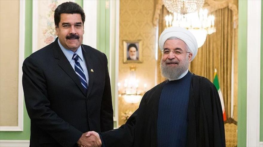 El presidente iraní, Hasan Rohani (dcha.), junto a su homólogo de Venezuela, Nicolás Maduro en Teherán. (Foto: Tasnim)