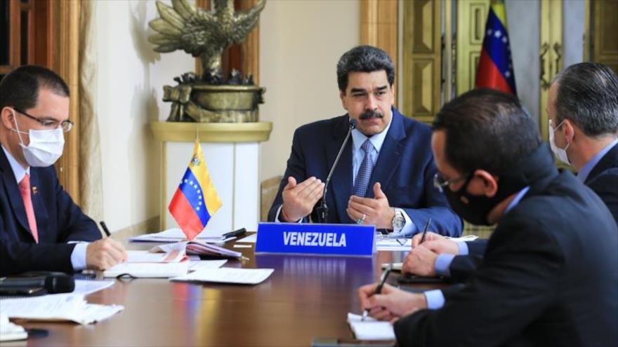 El presidente de Venezuela, Nicolás Maduro (C), en una conferencia virtual de la ALBA-TCP, 10 de junio de 2020.