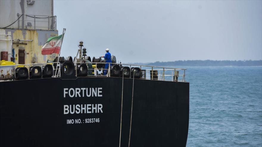 El petrolero con bandera iraní Fortune, en el puerto de la refinería venezolana El Palito, 25 de mayo de 2020. (Foto: AFP)