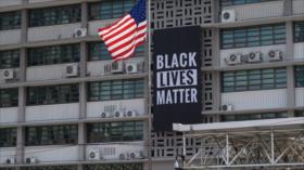 EEUU ordena descolgar pancarta antirracista de su embajada en Seúl