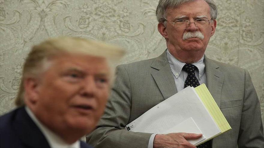 El presidente de Estados Unidos, Donald Trump, y su exconsejero de seguridad nacional, John Bolton.