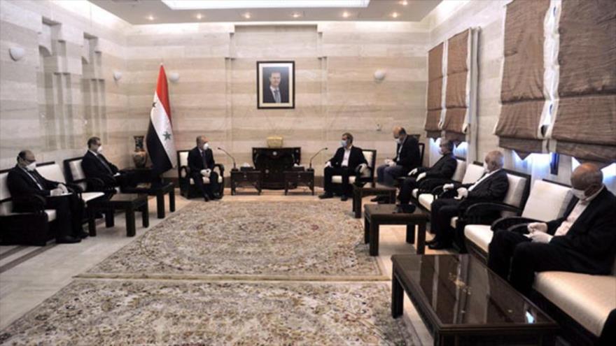 Delegaciones de Irán (dcha.) y Siria se reúnen en Damasco para abordar cooperaciones económicas, 17 de junio de 2020. (Foto: SANA)