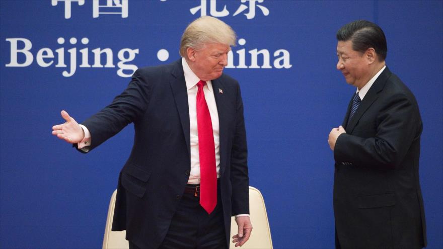 El presidente de EE.UU., Donald Trump (izq.), junto al mandatario chino, Xi Jinping, en un evento en Pekín, capital de China, 9 de noviembre de 2017. (Foto: AFP)