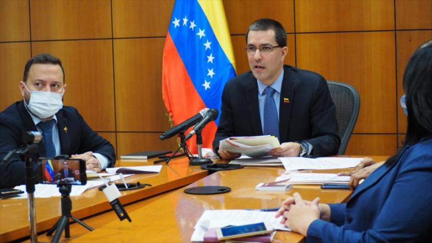 El canciller venezolano, Jorge Arreaza, ofrece un discurso durante la XXV reunión ordinaria del Consejo de Ministros de la AEC.