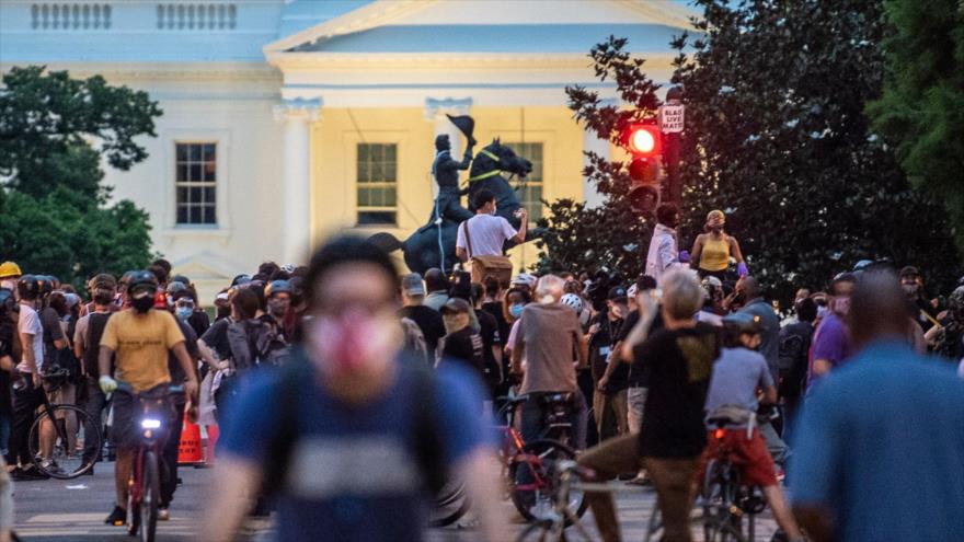 Trump amenaza a manifestantes raciales con “10 años de prisión” | HISPANTV