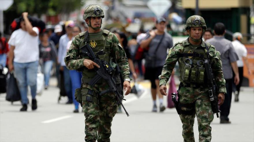 Soldados colombianos realizan patrullas en el Puente Internacional Simón Bolívar en La Parada (Cúcuta), Colombia, 30 de abril de 2019. (Foto: AP)
