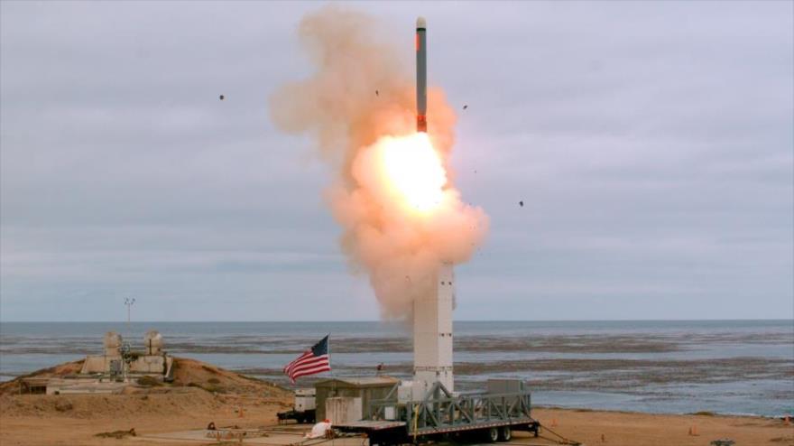 Momento de lanzamiento de un misil de crucero estadounidense en la isla de San Nicolás, California, 18 de agosto de 2019.