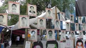 Padres de los 43 de Ayotzinapa exigen resultados de investigación