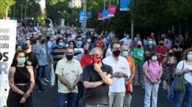 Miles de españoles toman las calles para pedir dimisión de Sánchez