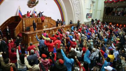 Constituyentes de Venezuela apoyan expulsión de embajadora de UE