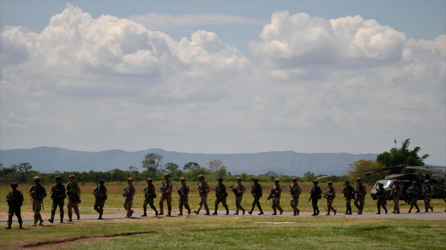 Las tropas colombianas y estadounidenses realizan ejercicios militares conjuntos en Tolemaida, Colombia, 26 de enero de 2020. (Foto: AFP)