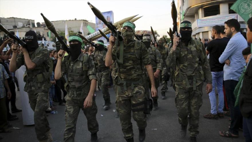 Combatientes de las Brigadas Ezzedin Al-Qassam, brazo armado de HAMAS en una marcha en la Franja de Gaza. (Foto: AP)