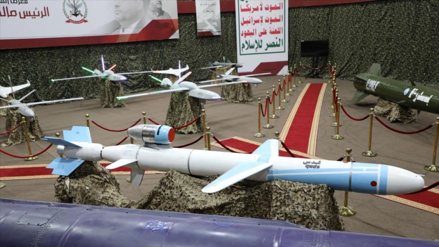 Misiles y drones de fabricación yemení en una exhibición en un lugar desconocido en Yemen.