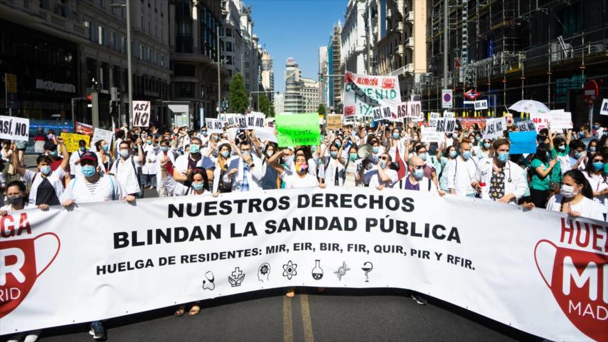 Más de 2000 médicos españoles protestan por condiciones laborales