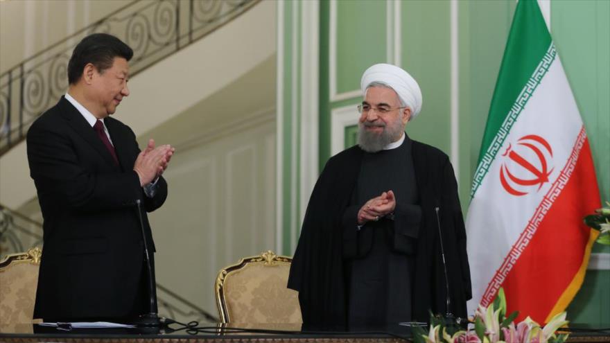‘Acuerdo China-Irán ayuda a deshacerse del dólar estadounidense’ | HISPANTV