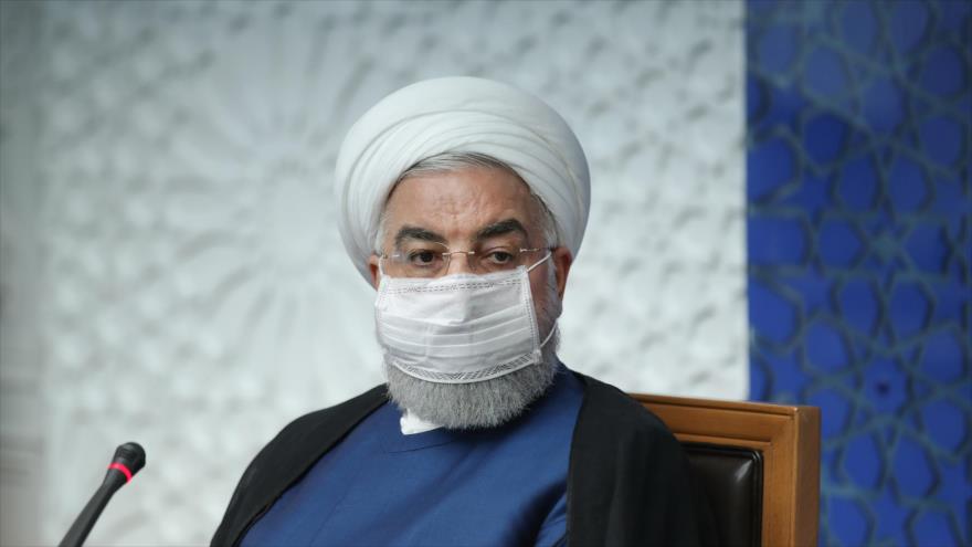 El presidente de Irán, Hasan Rohani, habla en una reunión con varios miembros de su gabinete en Teherán, capital persa, 14 de julio de 2020. 