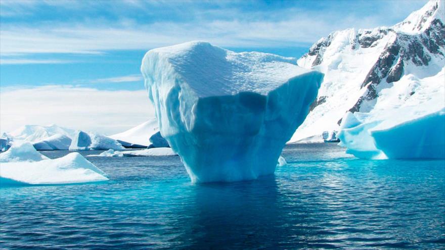 La cubierta de hielo en el Ártico se redujo a la mitad desde 1980 | HISPANTV