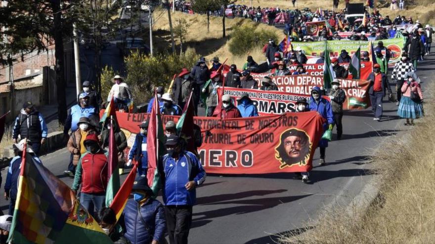 Bolivianos protetsan contra decretos del gobierno de facto | HISPANTV
