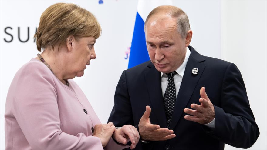 El presidente de Rusia, Vladimir Putin, y la canciller alemana, Angela Merkel.