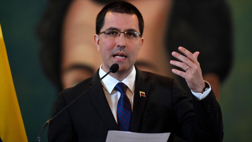 El canciller venezolano, Jorge Arreaza, en una rueda de prensa celebrada en Caracas, 6 de agosto de 2019. (Foto: AFP)