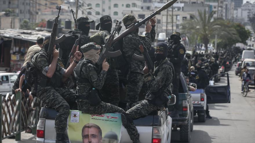 Combatientes del movimiento de la Yihad Islámica de Palestina durante un desfile en la Franja de Gaza, 7 de junio de 2020. (Foto: AFP)