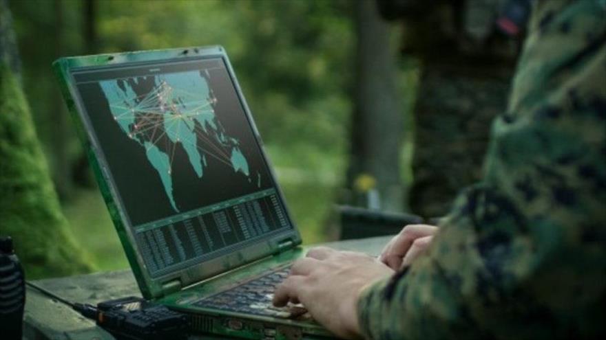 Un oficial de Marina de EE.UU. fue acusado de enviar un correo electrónico confidencial a un ciudadano ruso.