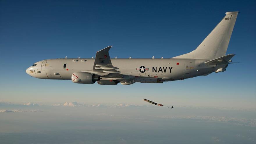 Un avión de guerra antisubmarina Boeing P-8 Poseidon de la Armada de EE.UU. durante unas maniobras.