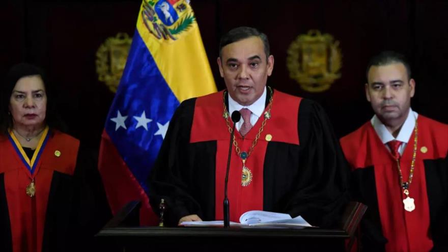 El presidente del Tribunal Supremo de Venezuela (TSJ), Maikel Moreno, habla en una sesión del organismo en Caracas, 12 de junio de 2020. (Foto: AFP)