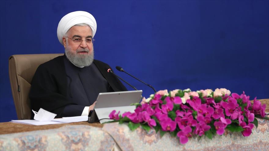 El presidente de Irán, Hasan Rohani, habla en una reunión con su Gabinete en Teherán, capital persa, 22 de julio de 2020. (Foto: president.ir)