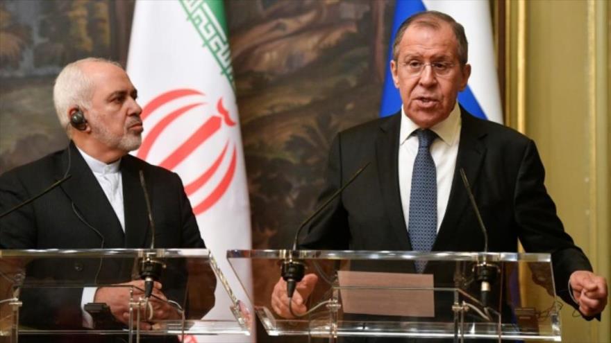 El canciller ruso, Serguéi Lavrov, y su par iraní, Mohamad Yavad Zarif (izda.), en una conferencia de prensa en Moscú.