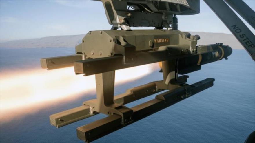 Un misil Hellfire instalado en un avión estadunidense, preparado para lanzarse en una operación militar.