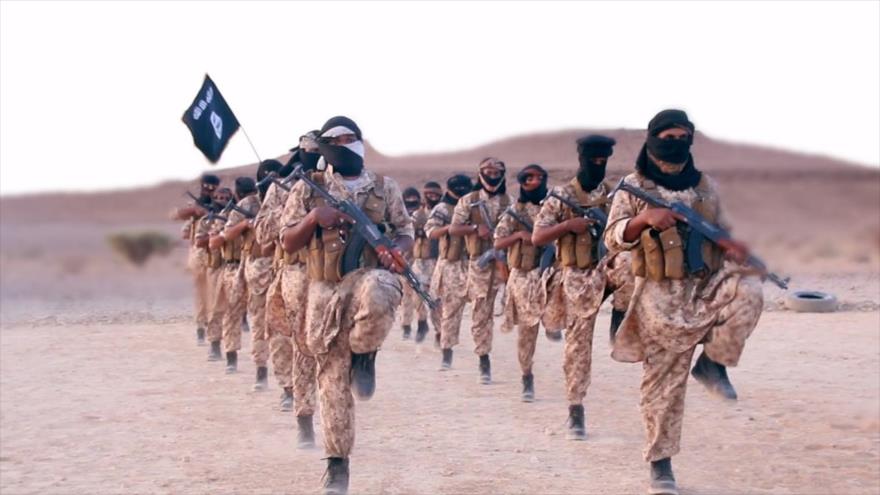 Integrantes del grupo terrorista EIIL (Daesh, en árabe) en un campo de entrenamiento en Yemen.