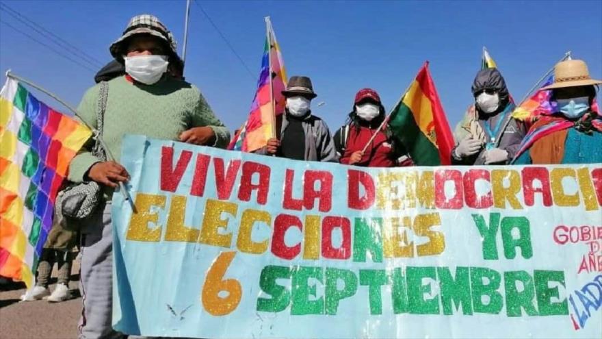 Bolivianos protestan contra la tercera postergación de las elecciones generales, El Alto, 28 de julio de 2020.