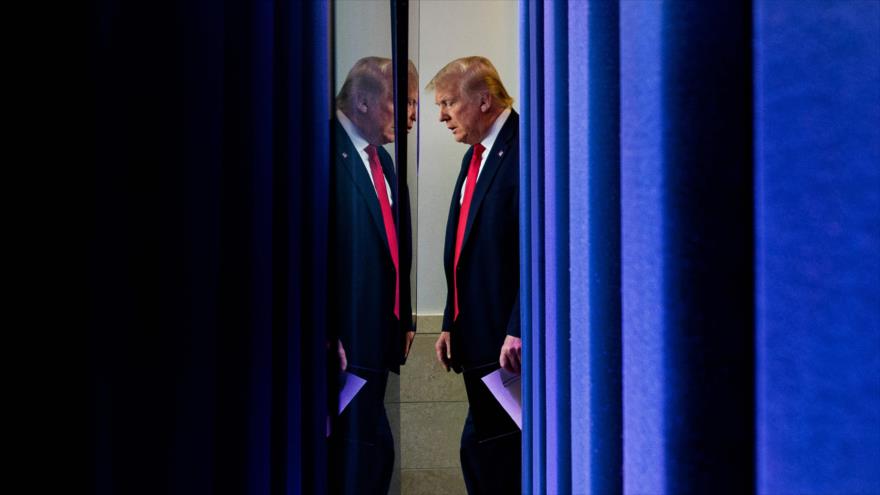 El presidente de EE.UU., Donald Trump, se prepara para hablar con la prensa en una sala de la Casa Blanca, 2 de julio de 2020. (Foto: AFP)