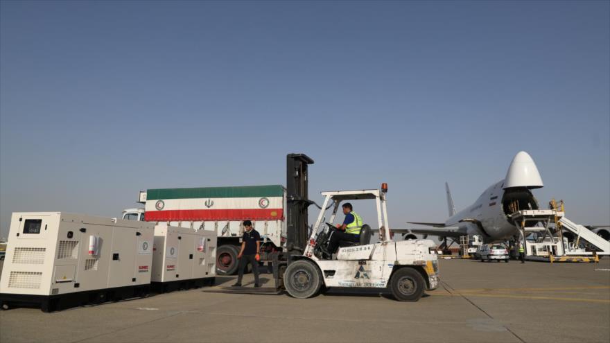 Operación de carga de ayuda humanitaria de Irán a El Líbano en el aeropuerto de Mehrabad, Teherán, 5 de agosto de 2020. (Foto: WANA)